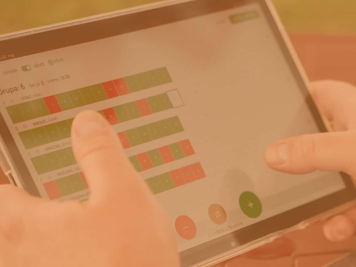 CLAYRESULTS.online op een tablet bij een inschrijfbalie